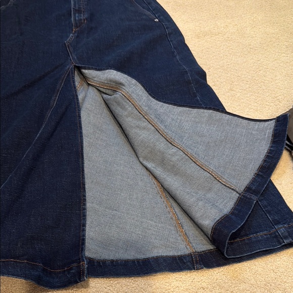 Women's Denim Skirt - Picture 2 of 2